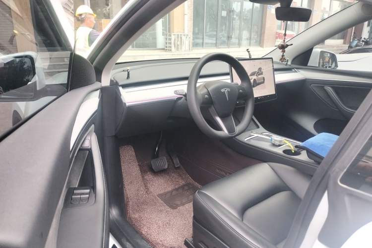 Used Tesla Model Y 2023 Long-Range All-Wheel-Drive Version Driver Seat