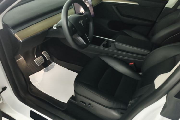 Used Tesla Model Y 2023 High-Performance All-Wheel-Drive Version Driver Seat