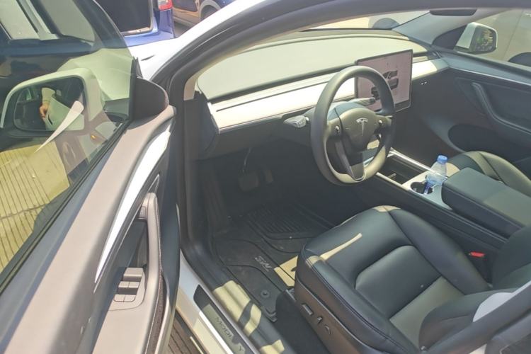 Used Tesla Model Y 2023 Rear-Wheel-Drive Version Driver Seat