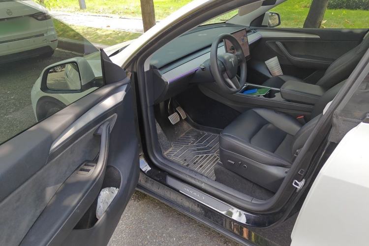 Used Tesla Model Y 2023 High-Performance All-Wheel-Drive Version Driver Seat