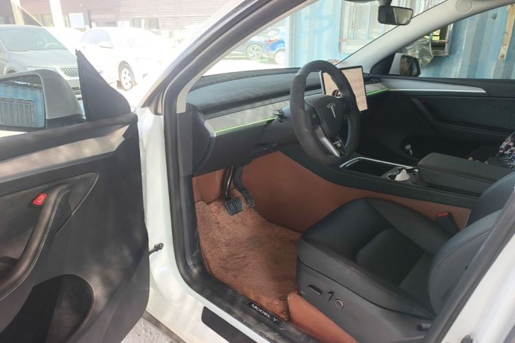 Used Tesla Model Y 2023 Long-Range All-Wheel-Drive Version Driver Seat