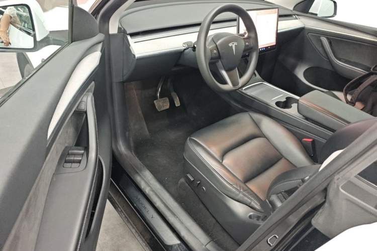 Used Tesla Model Y 2023 Rear-Wheel-Drive Version Driver Seat