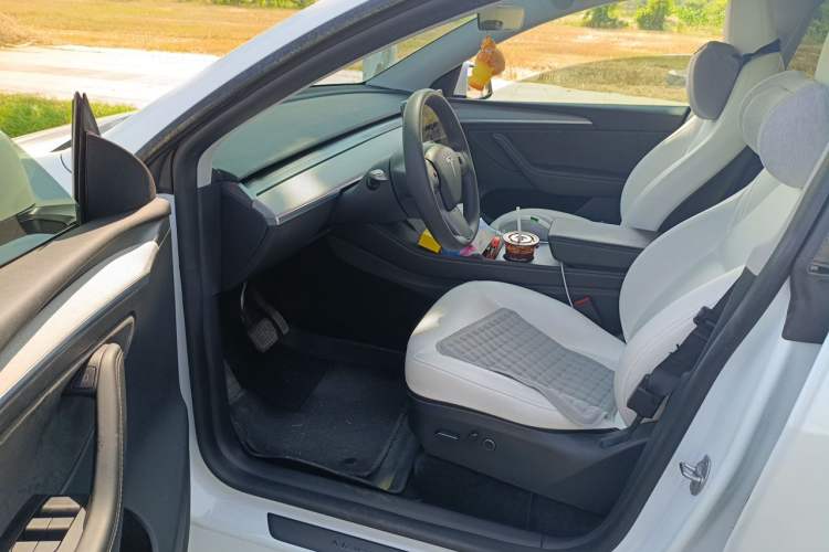 Used Tesla Model Y 2023 Long-Range All-Wheel-Drive Version Driver Seat