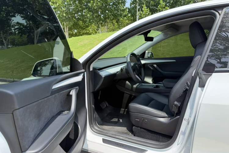 Used Tesla Model Y 2023 Rear-Wheel-Drive Version Driver Seat