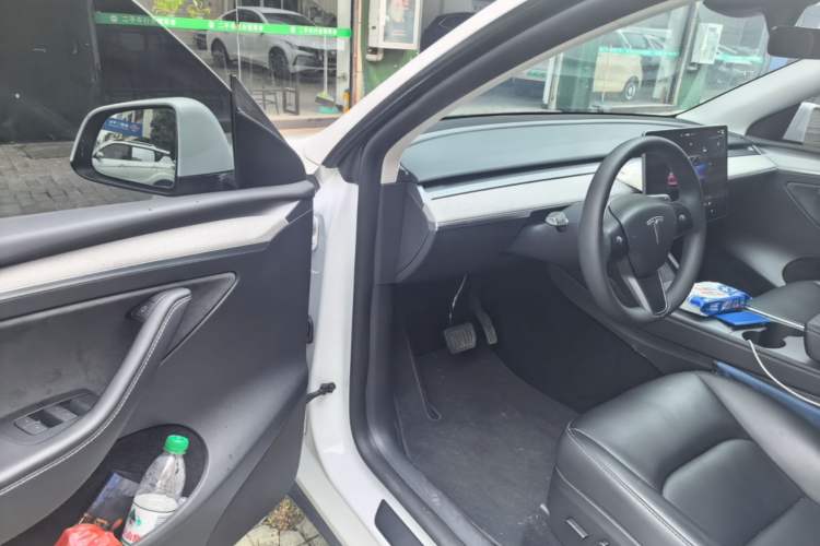 Used Tesla Model Y 2023 Rear-Wheel-Drive Version Driver Seat