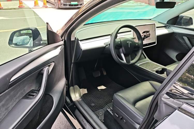 Used Tesla Model Y 2023 Rear-Wheel-Drive Version Driver Seat