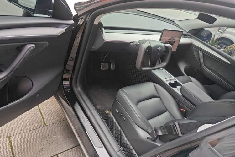 Used Tesla Model Y 2023 Rear-Wheel-Drive Version Driver Seat