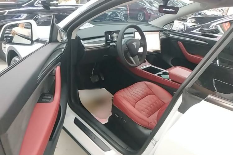 Used Tesla Model Y 2023 Long-Range All-Wheel-Drive Version Driver Seat