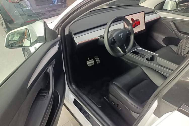 Used Tesla Model Y 2023 High-Performance All-Wheel-Drive Version Driver Seat