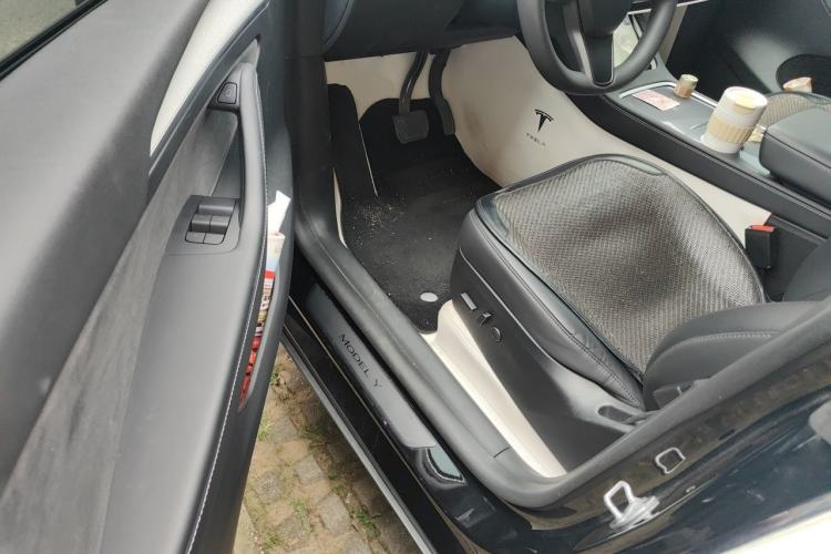 Used Tesla Model Y 2023 Rear-Wheel-Drive Version Driver Seat