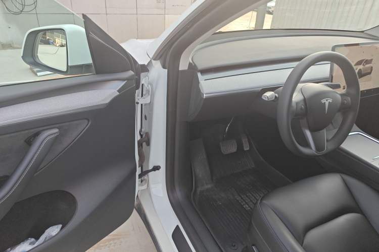 Used Tesla Model Y 2023 Rear-Wheel-Drive Version Driver Seat