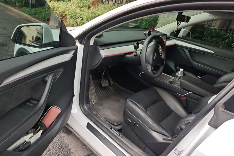 Used Tesla Model Y 2023 Long-Range All-Wheel-Drive Version Driver Seat