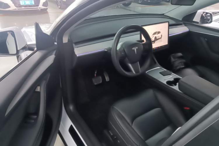 Used Tesla Model Y 2023 Long-Range All-Wheel-Drive Version Driver Seat