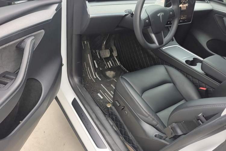 Used Tesla Model Y 2023 Rear-Wheel-Drive Version Driver Seat