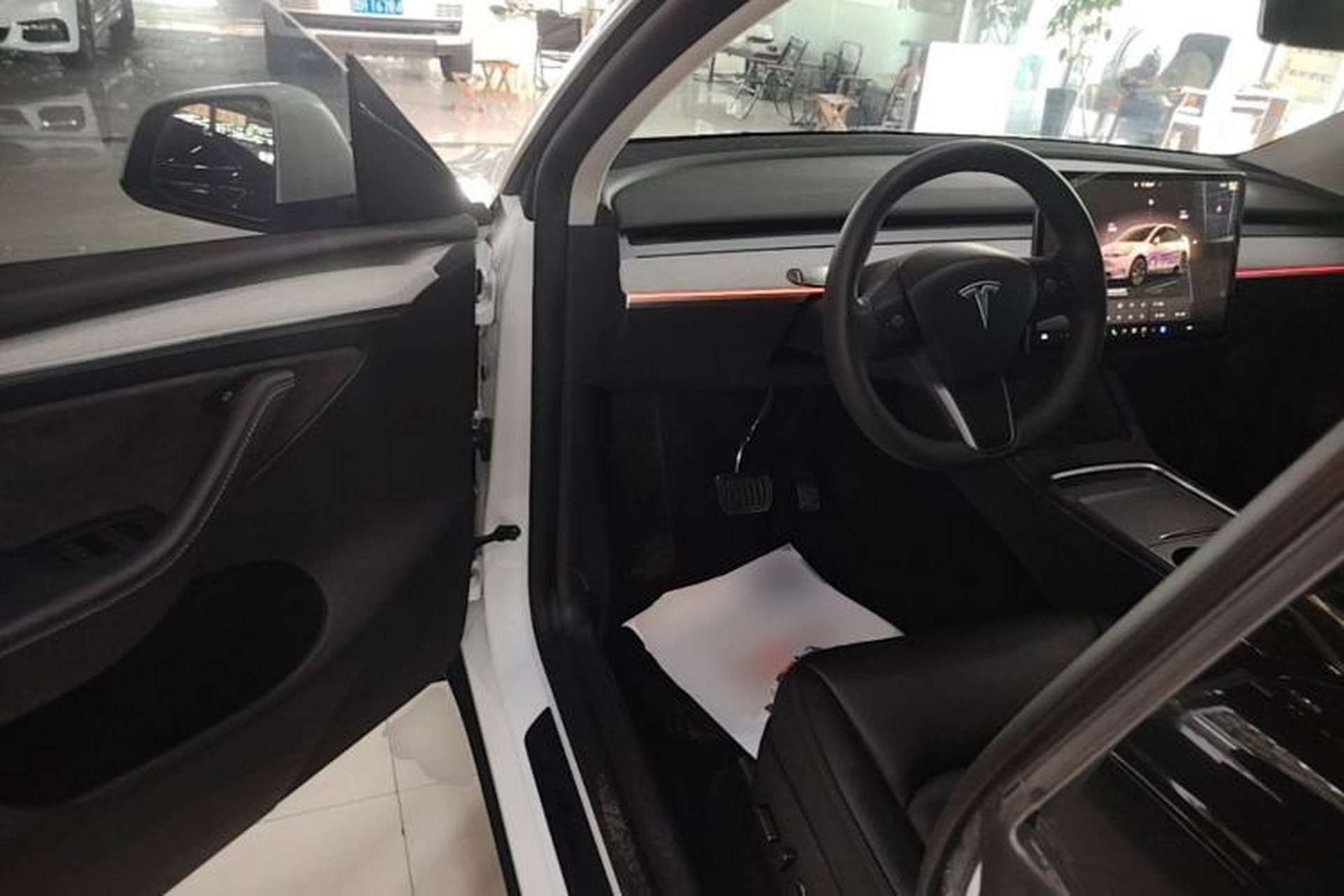 Used Tesla Model Y 2023 Long-Range All-Wheel-Drive Version Driver Seat