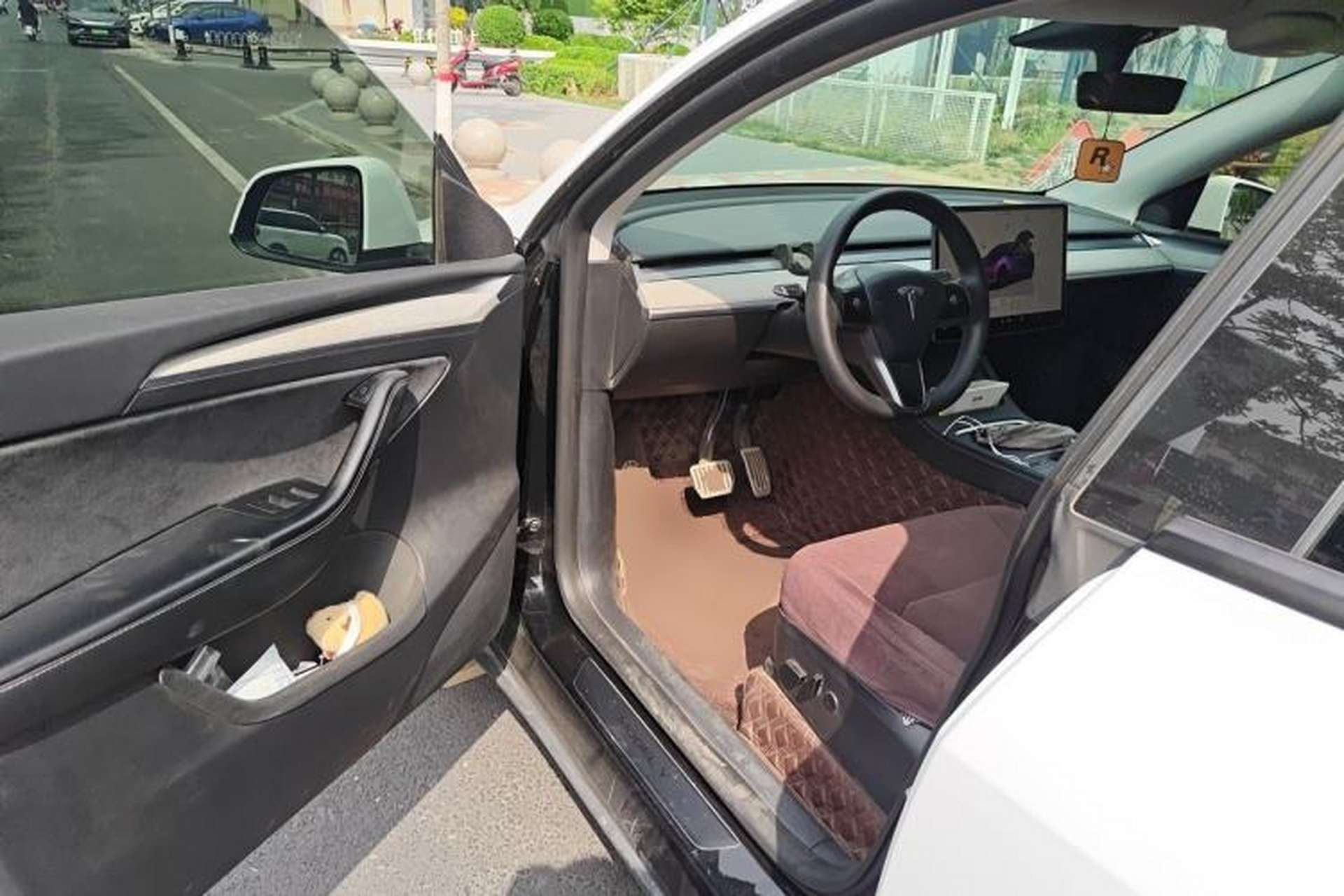 Used Tesla Model Y 2023 Rear-Wheel-Drive Version Driver Seat