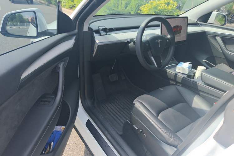 Used Tesla Model Y 2023 Long-Range All-Wheel-Drive Version Driver Seat