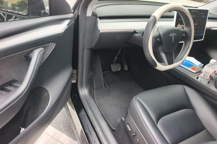 Used Tesla Model Y 2023 Long-Range All-Wheel-Drive Version Driver Seat