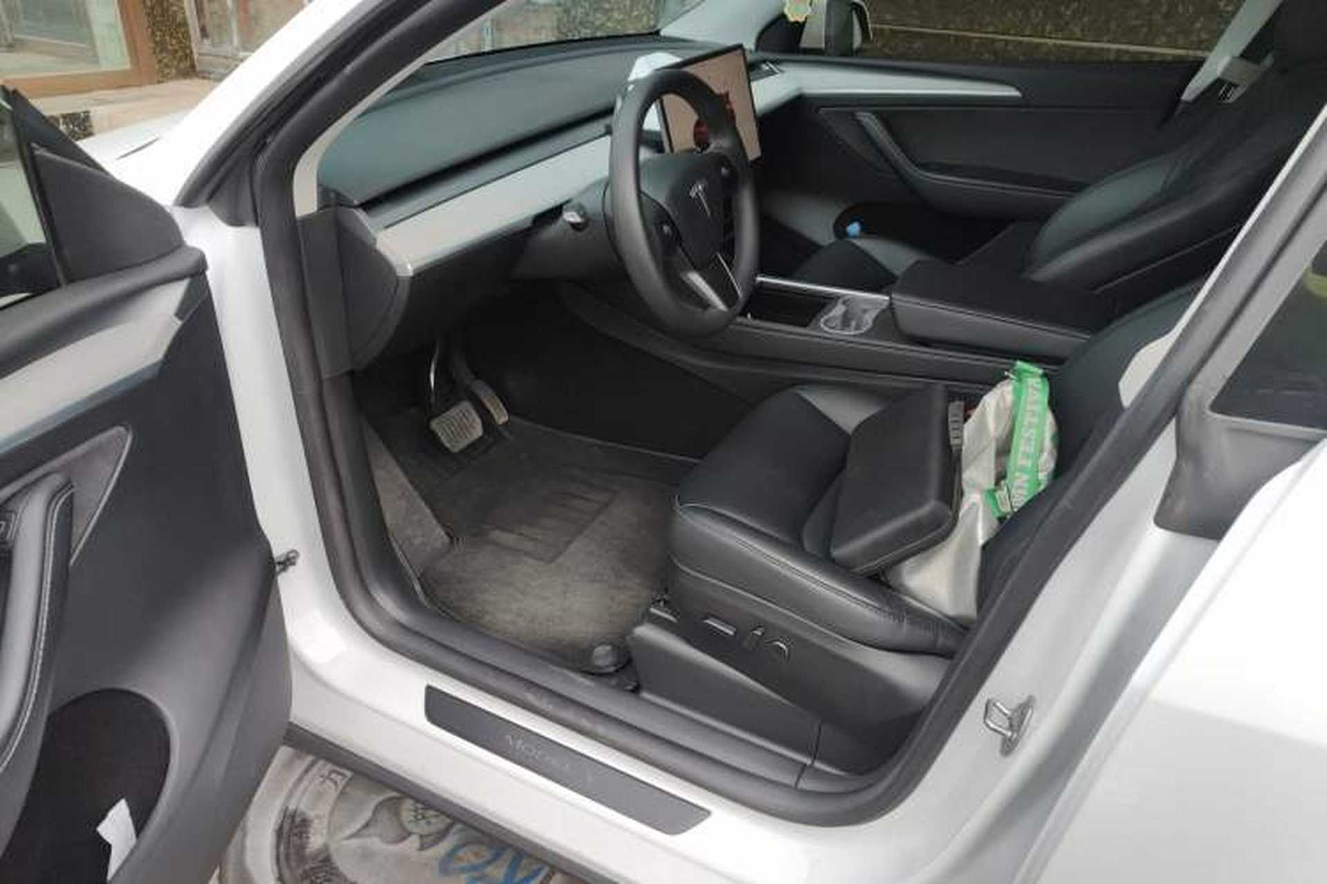 Used Tesla Model Y 2023 Long-Range All-Wheel-Drive Version Driver Seat