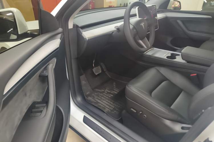 Used Tesla Model Y 2023 Rear-Wheel-Drive Version Driver Seat