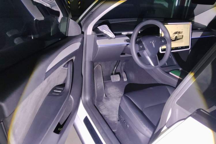 Used Tesla Model Y 2023 Rear-Wheel-Drive Version Driver Seat