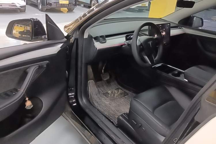 Used Tesla Model Y 2023 Rear-Wheel-Drive Version Driver Seat