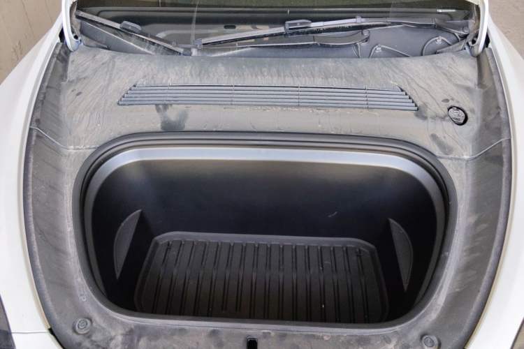 Used Tesla Model Y 2023 Rear-Wheel-Drive Version Engine Bay