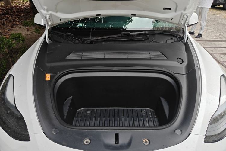 Used Tesla Model Y 2023 Rear-Wheel-Drive Version Engine Bay