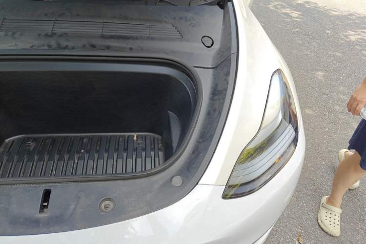 Used Tesla Model Y 2023 High-Performance All-Wheel-Drive Version Engine Bay Left