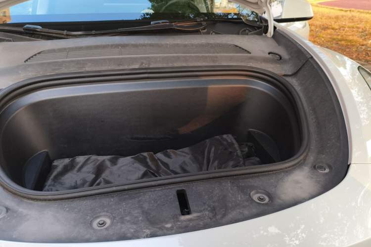 Used Tesla Model Y 2023 Rear-Wheel-Drive Version Engine Bay Left
