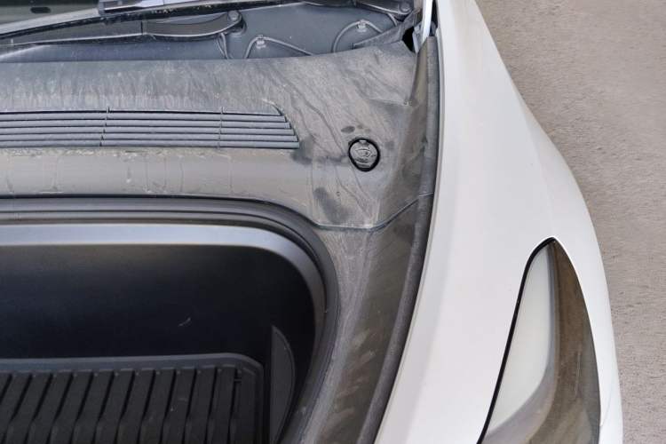 Used Tesla Model Y 2023 Rear-Wheel-Drive Version Engine Bay Left