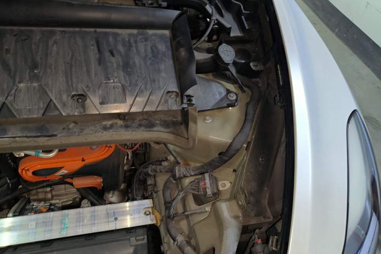 Used Tesla Model Y 2023 High-Performance All-Wheel-Drive Version Engine Bay Left