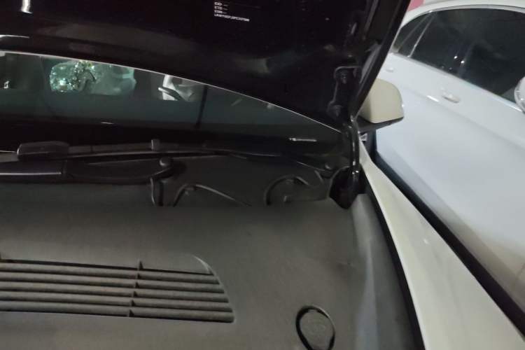 Used Tesla Model Y 2023 Rear-Wheel-Drive Version Engine Bay Left