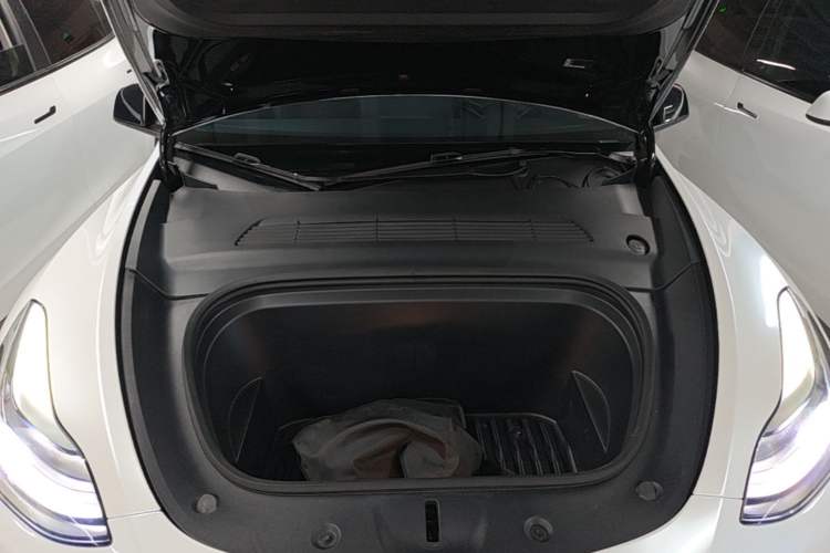 Used Tesla Model Y 2023 Rear-Wheel-Drive Version Engine Bay