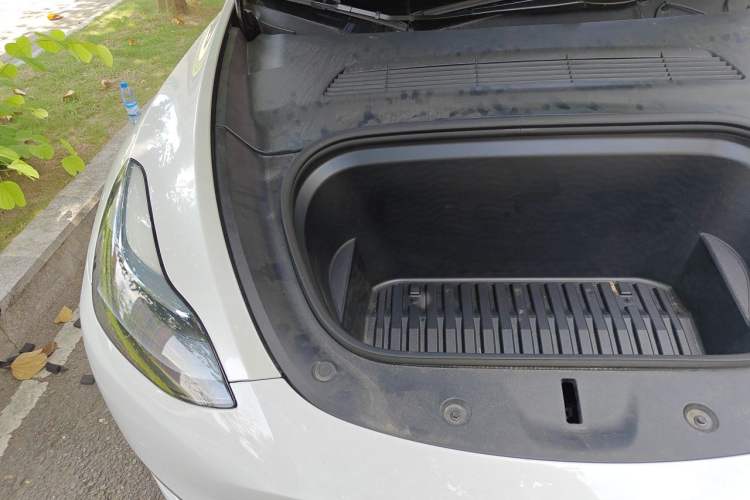 Used Tesla Model Y 2023 High-Performance All-Wheel-Drive Version Engine Bay Right