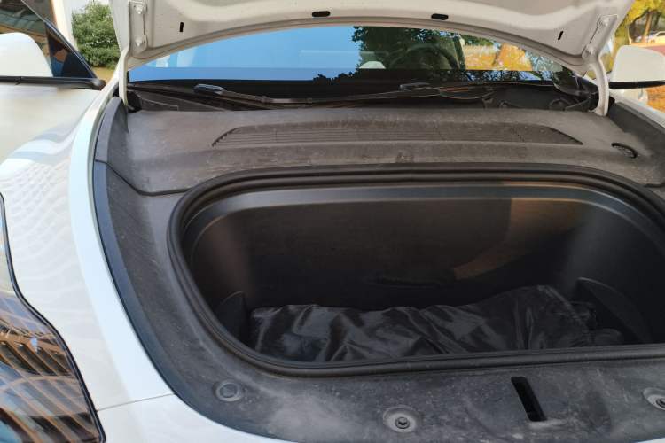 Used Tesla Model Y 2023 Rear-Wheel-Drive Version Engine Bay Right