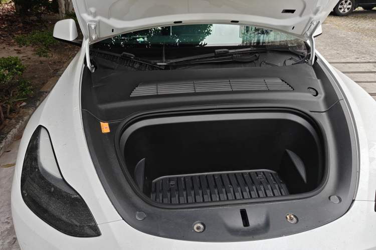 Used Tesla Model Y 2023 Rear-Wheel-Drive Version Engine Bay Right