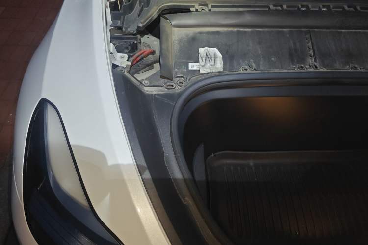 Used Tesla Model Y 2023 Rear-Wheel-Drive Version Engine Bay Right