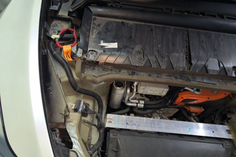 Used Tesla Model Y 2023 High-Performance All-Wheel-Drive Version Engine Bay Right