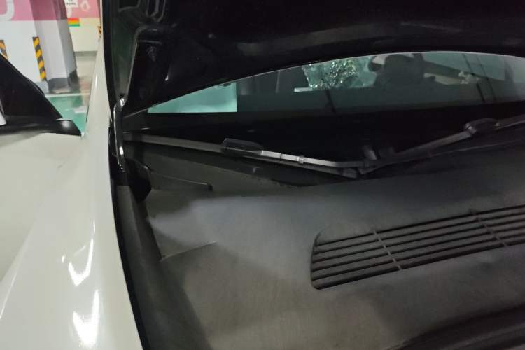 Used Tesla Model Y 2023 Rear-Wheel-Drive Version Engine Bay Right