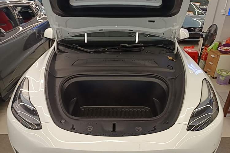 Used Tesla Model Y 2023 Rear-Wheel-Drive Version Engine Bay