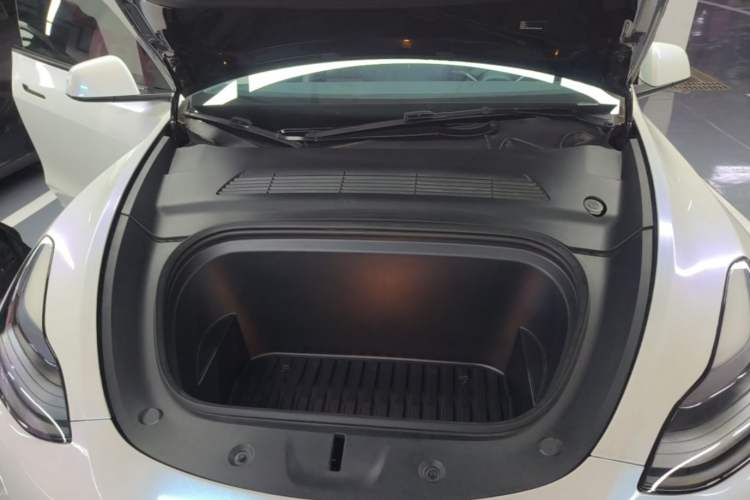 Used Tesla Model Y 2023 Rear-Wheel-Drive Version Engine Bay