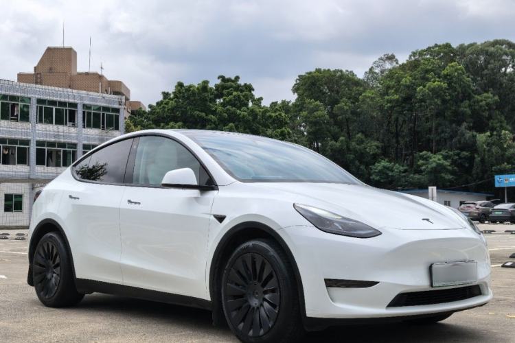 Used Tesla Model Y 2023 Long-Range All-Wheel-Drive Version Exterior 2
