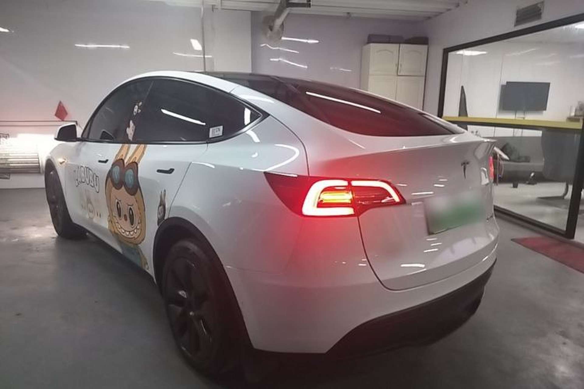 Used Tesla Model Y 2023 Long-Range All-Wheel-Drive Version Exterior 2