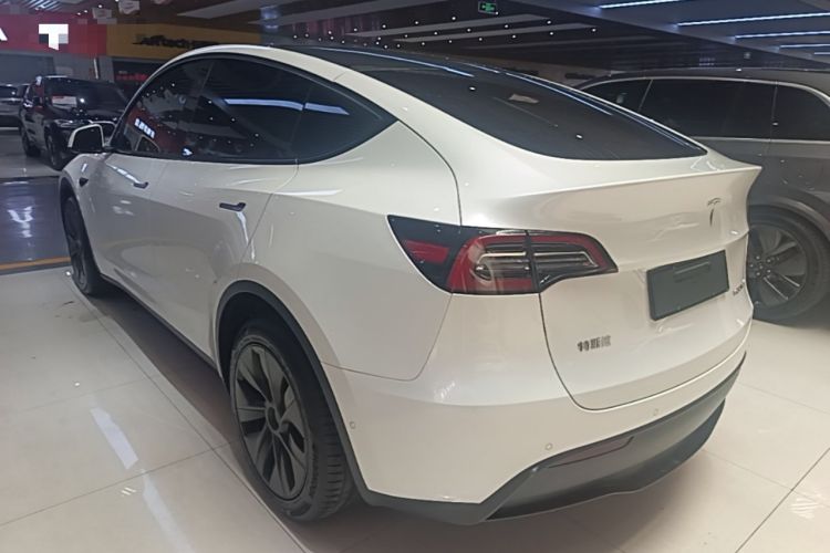 Used Tesla Model Y 2023 Long-Range All-Wheel-Drive Version Exterior 2