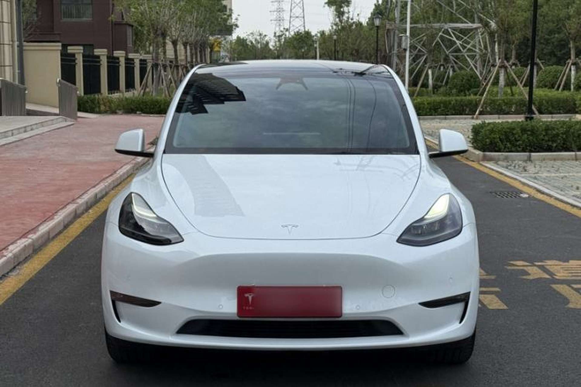 Used Tesla Model Y 2023 Long-Range All-Wheel-Drive Version Exterior 3