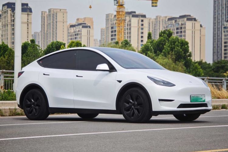 Used Tesla Model Y 2023 Long-Range All-Wheel-Drive Version Exterior 4