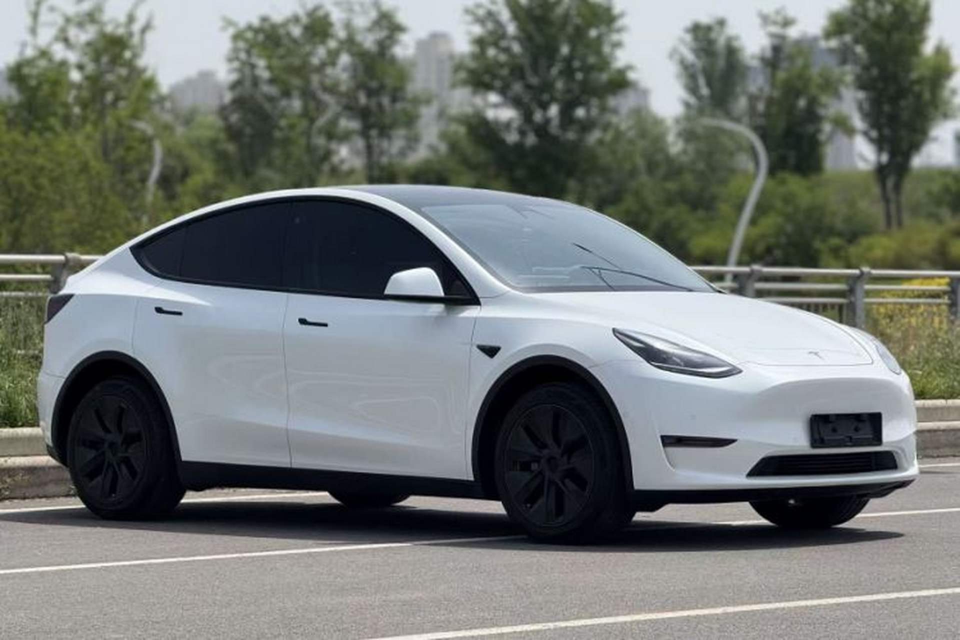 Used Tesla Model Y 2023 Long-Range All-Wheel-Drive Version Exterior 5