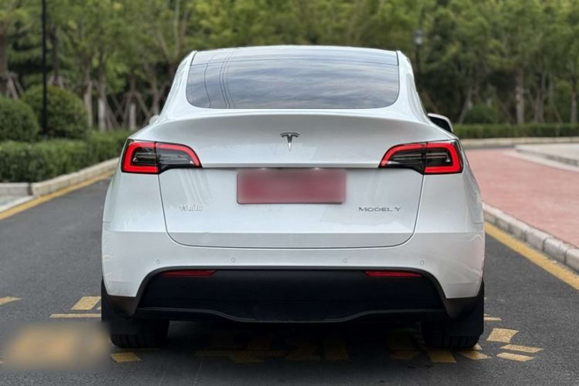 Used Tesla Model Y 2023 Long-Range All-Wheel-Drive Version Exterior 7