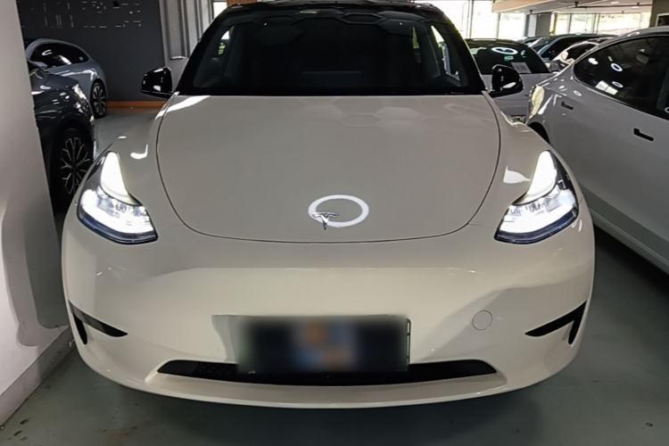Used Tesla Model Y 2023 Rear-Wheel-Drive Version Front